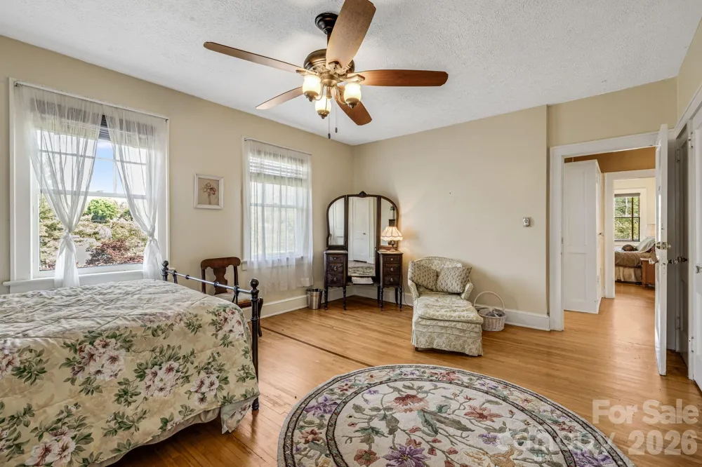 29 Walnut Street Hot Springs, NC 28743