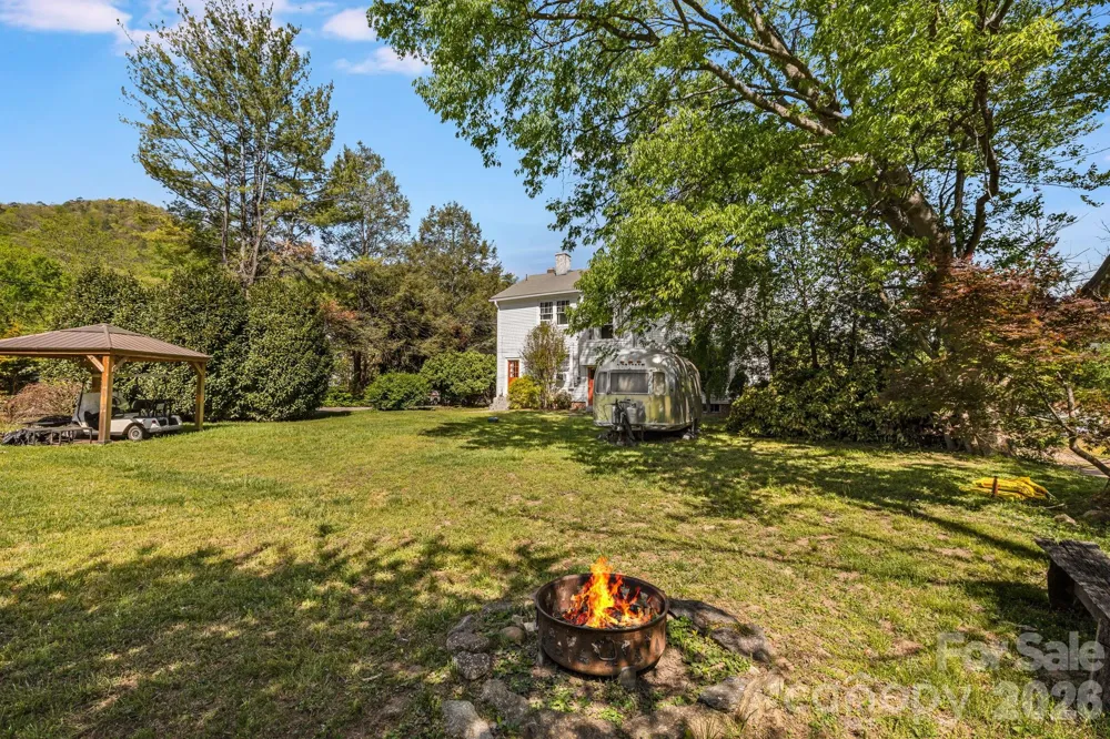 29 Walnut Street Hot Springs, NC 28743