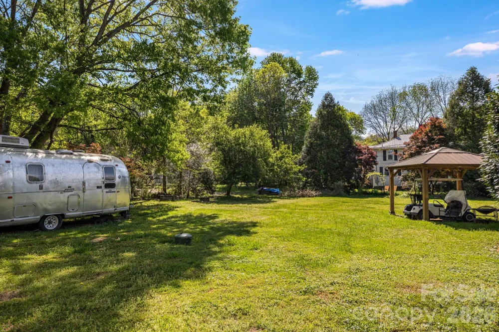 29 Walnut Street Hot Springs, NC 28743