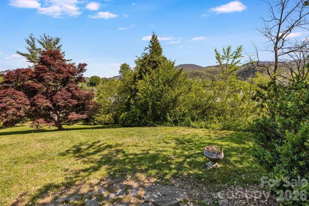 29 Walnut Street Hot Springs, NC 28743