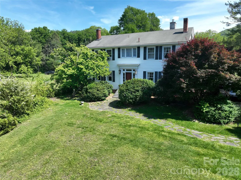 29 Walnut Street Hot Springs, NC 28743