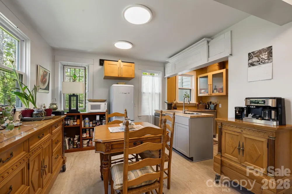79 Walnut Street Hot Springs, NC 28743