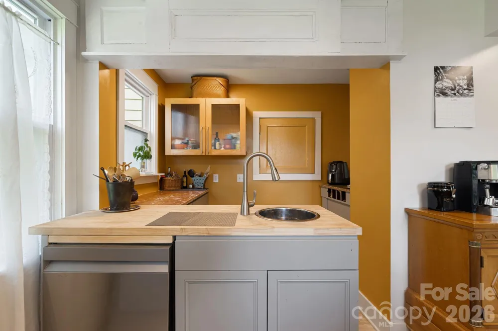 79 Walnut Street Hot Springs, NC 28743