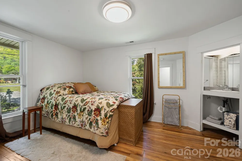 79 Walnut Street Hot Springs, NC 28743