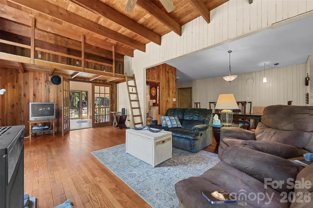 1717 Howard Moore Road Hot Springs, NC 28743