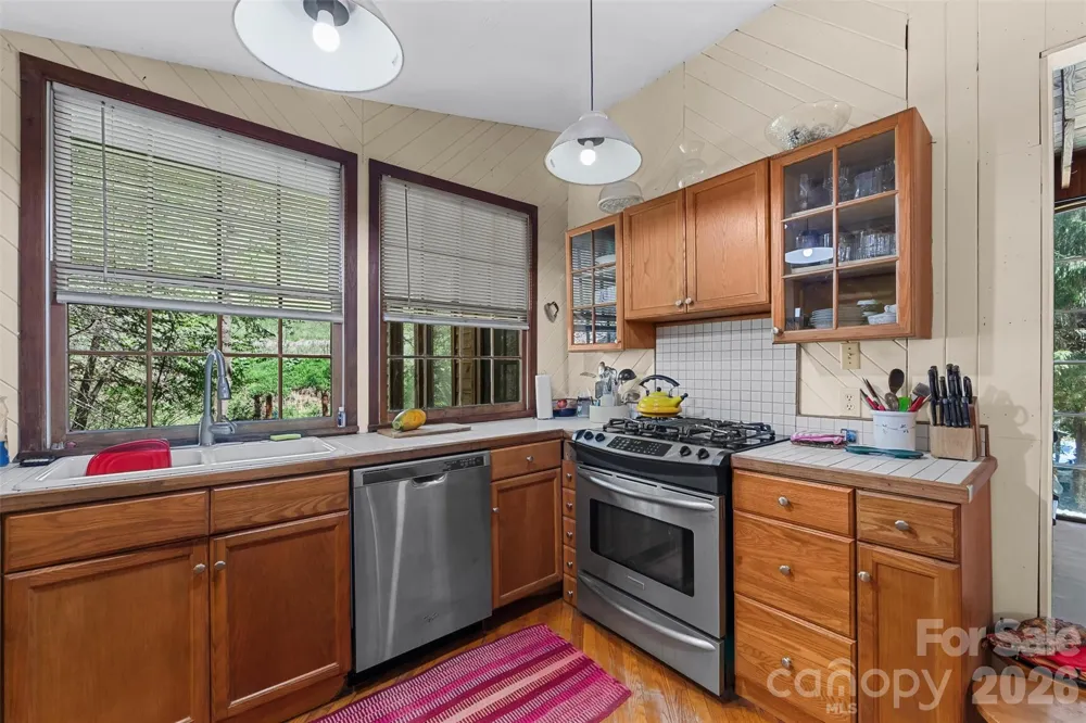 1717 Howard Moore Road Hot Springs, NC 28743