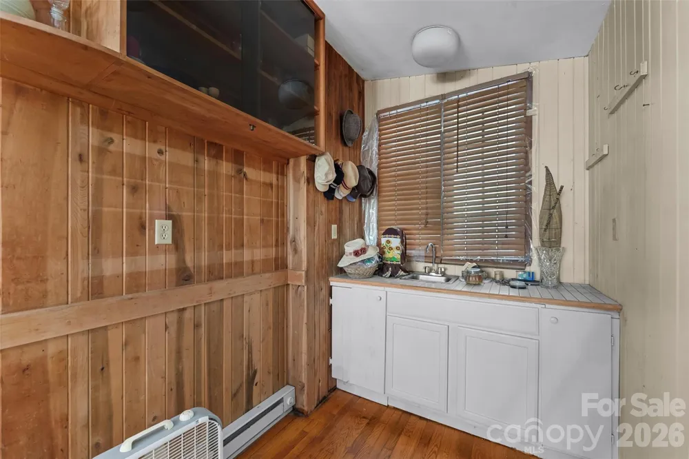 1717 Howard Moore Road Hot Springs, NC 28743