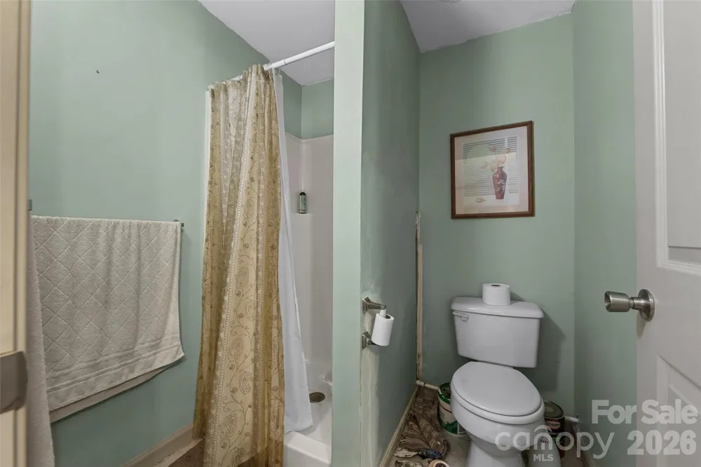 1717 Howard Moore Road Hot Springs, NC 28743