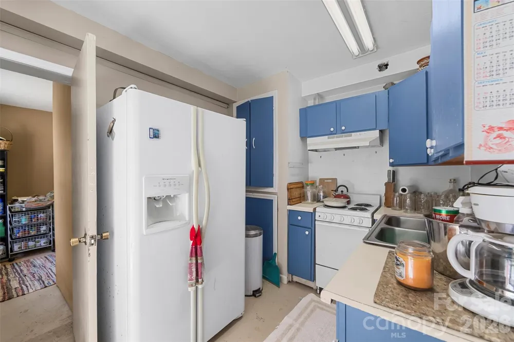1717 Howard Moore Road Hot Springs, NC 28743