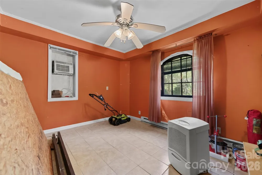 1717 Howard Moore Road Hot Springs, NC 28743
