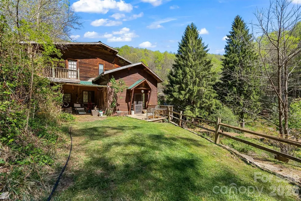 1717 Howard Moore Road Hot Springs, NC 28743