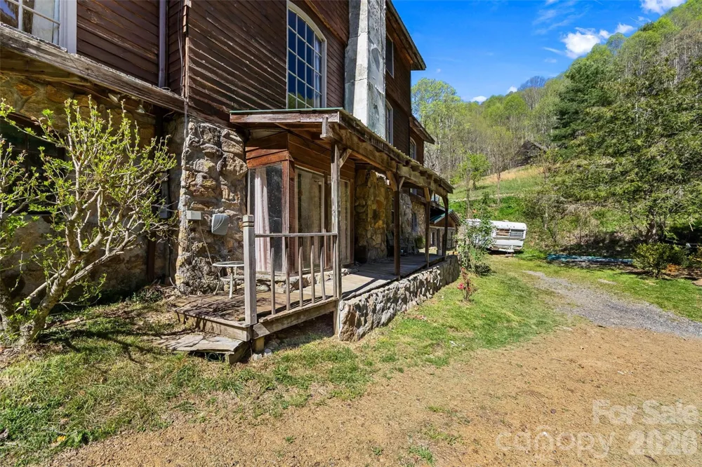 1717 Howard Moore Road Hot Springs, NC 28743