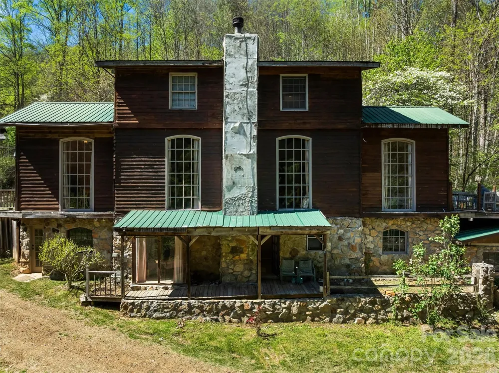 1717 Howard Moore Road Hot Springs, NC 28743