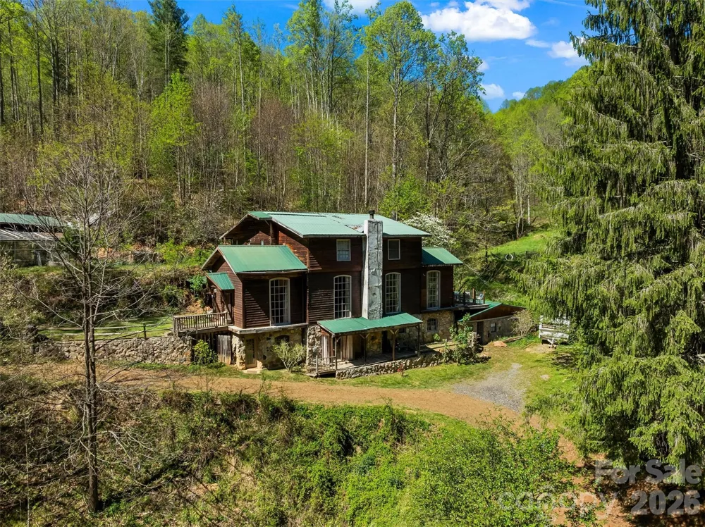 1717 Howard Moore Road Hot Springs, NC 28743