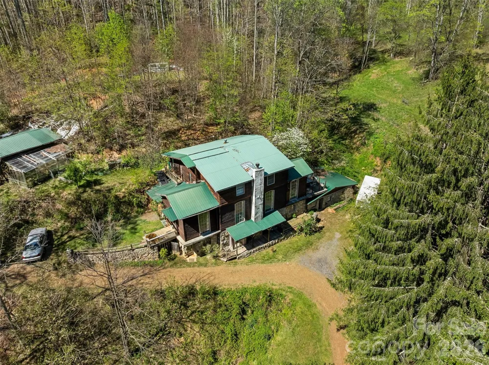1717 Howard Moore Road Hot Springs, NC 28743