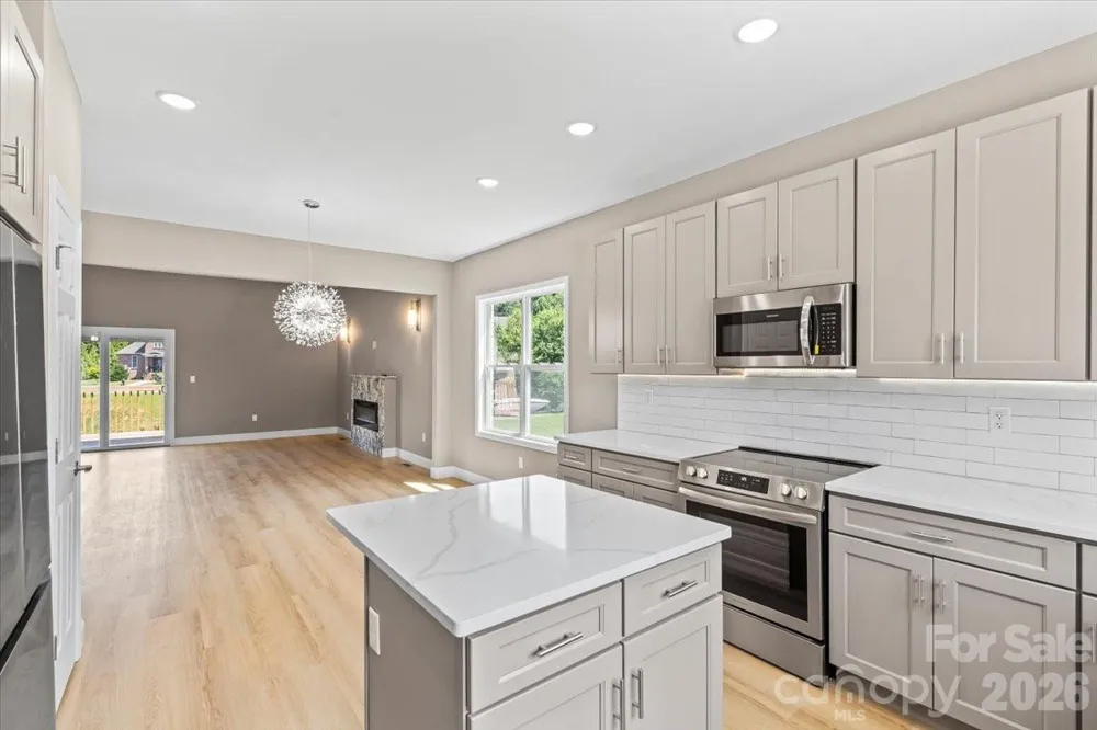 1033 12th Avenue Drive NW Hickory, NC 28601