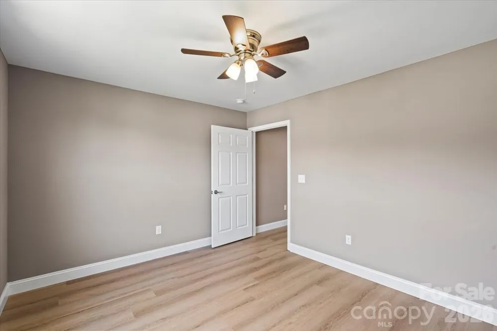 1033 12th Avenue Drive NW Hickory, NC 28601