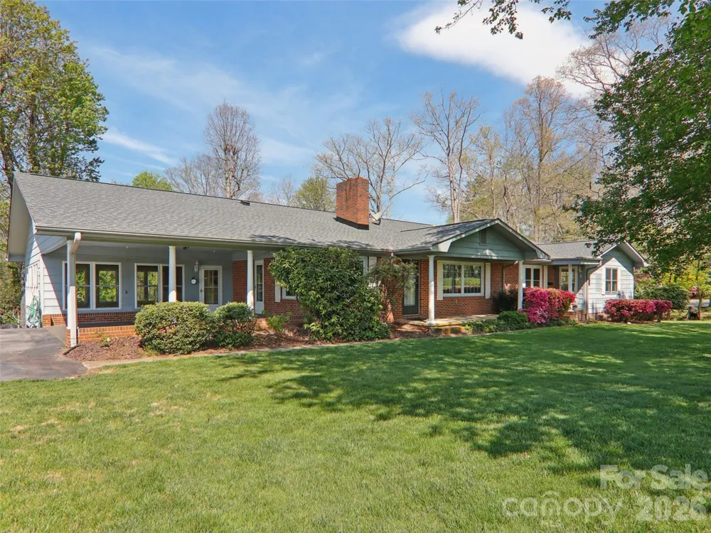 927 Ladson Road Mills River, NC 28759