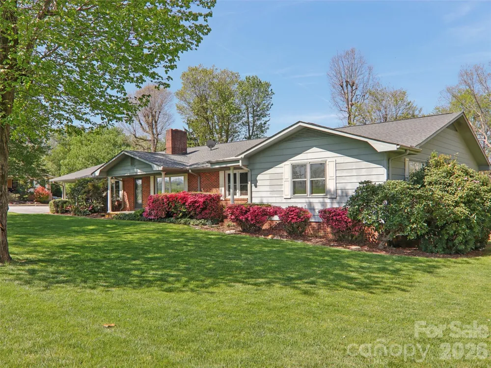 927 Ladson Road Mills River, NC 28759