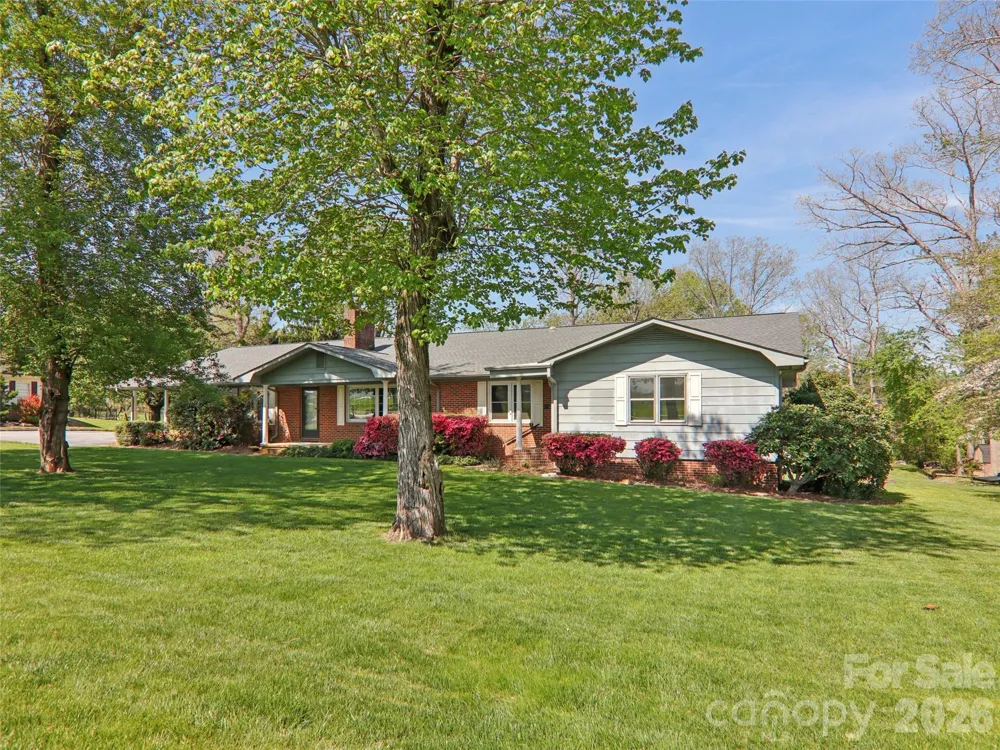 927 Ladson Road Mills River, NC 28759