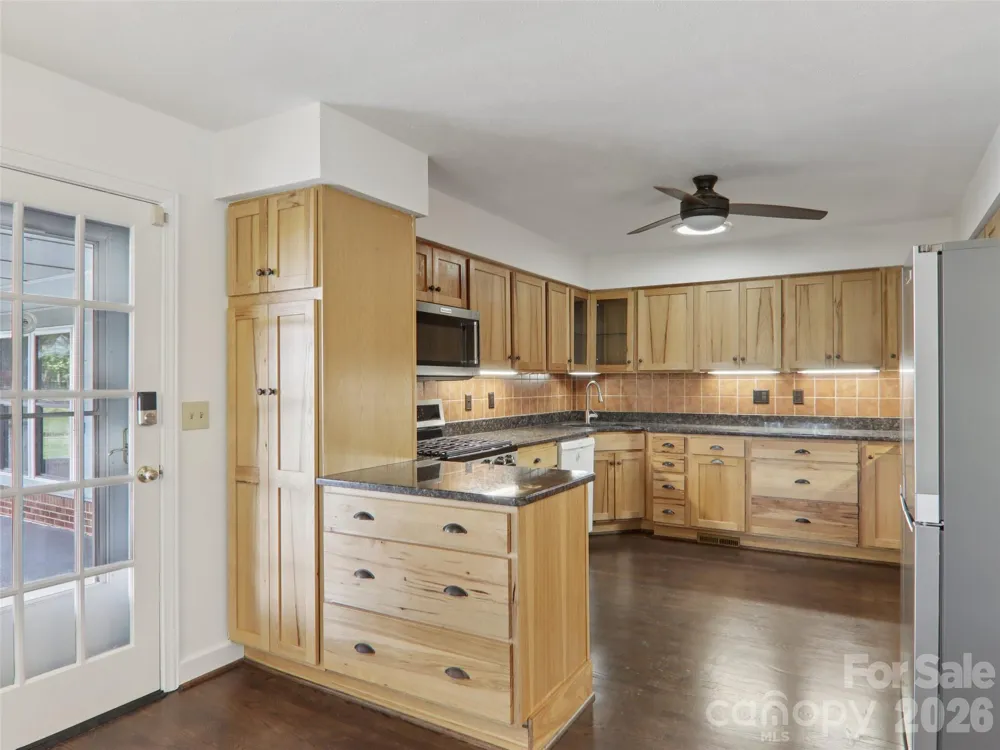 927 Ladson Road Mills River, NC 28759