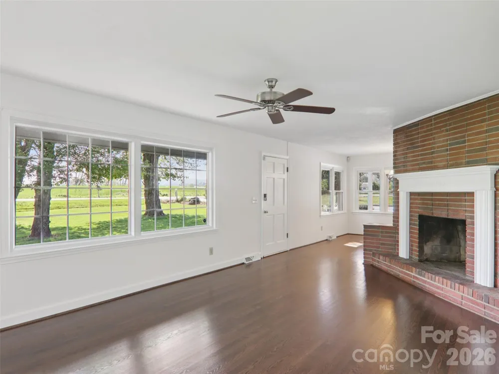 927 Ladson Road Mills River, NC 28759