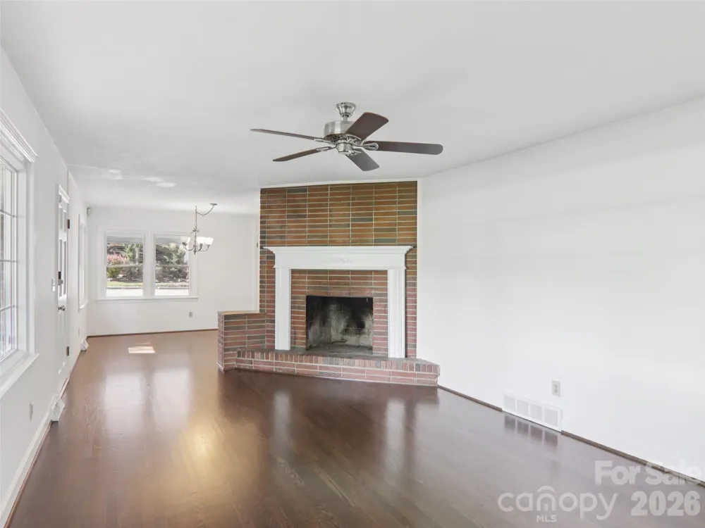 927 Ladson Road Mills River, NC 28759