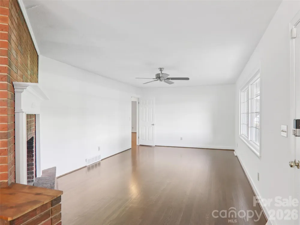 927 Ladson Road Mills River, NC 28759