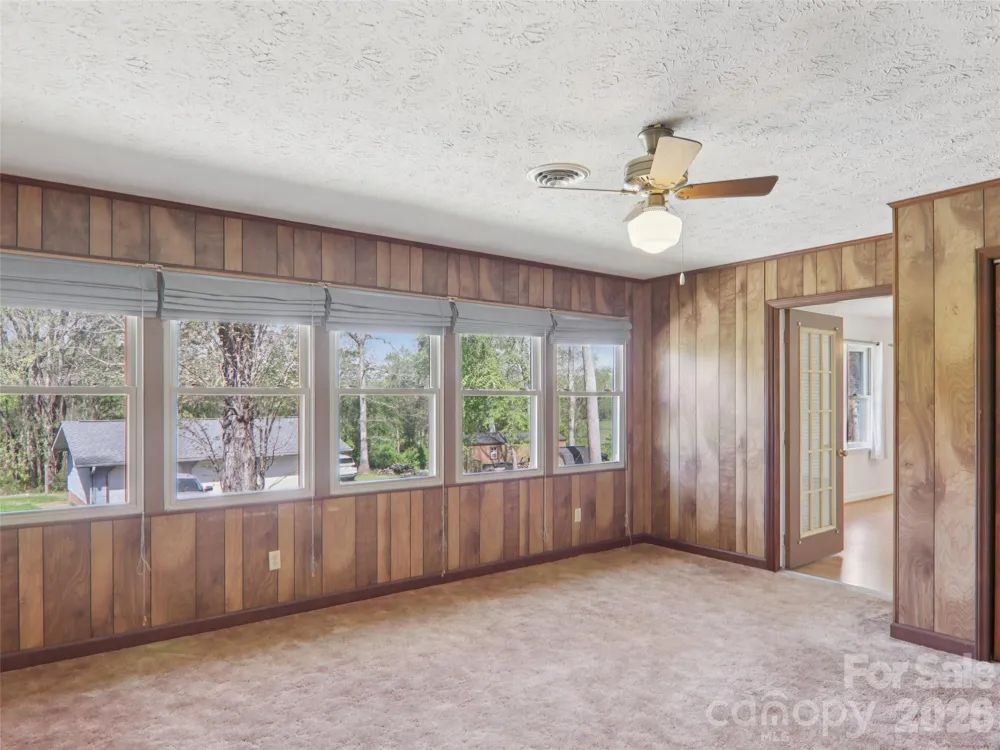 927 Ladson Road Mills River, NC 28759