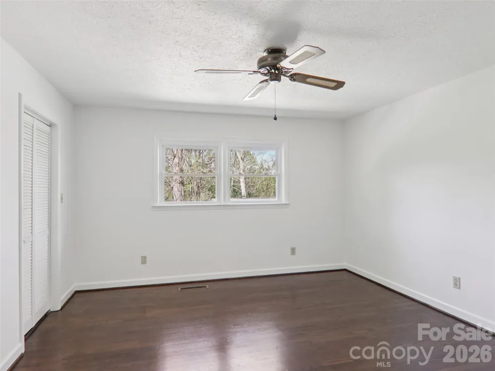 927 Ladson Road Mills River, NC 28759