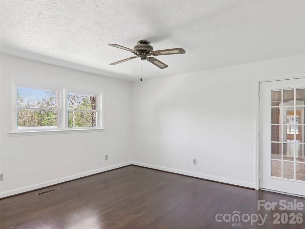 927 Ladson Road Mills River, NC 28759