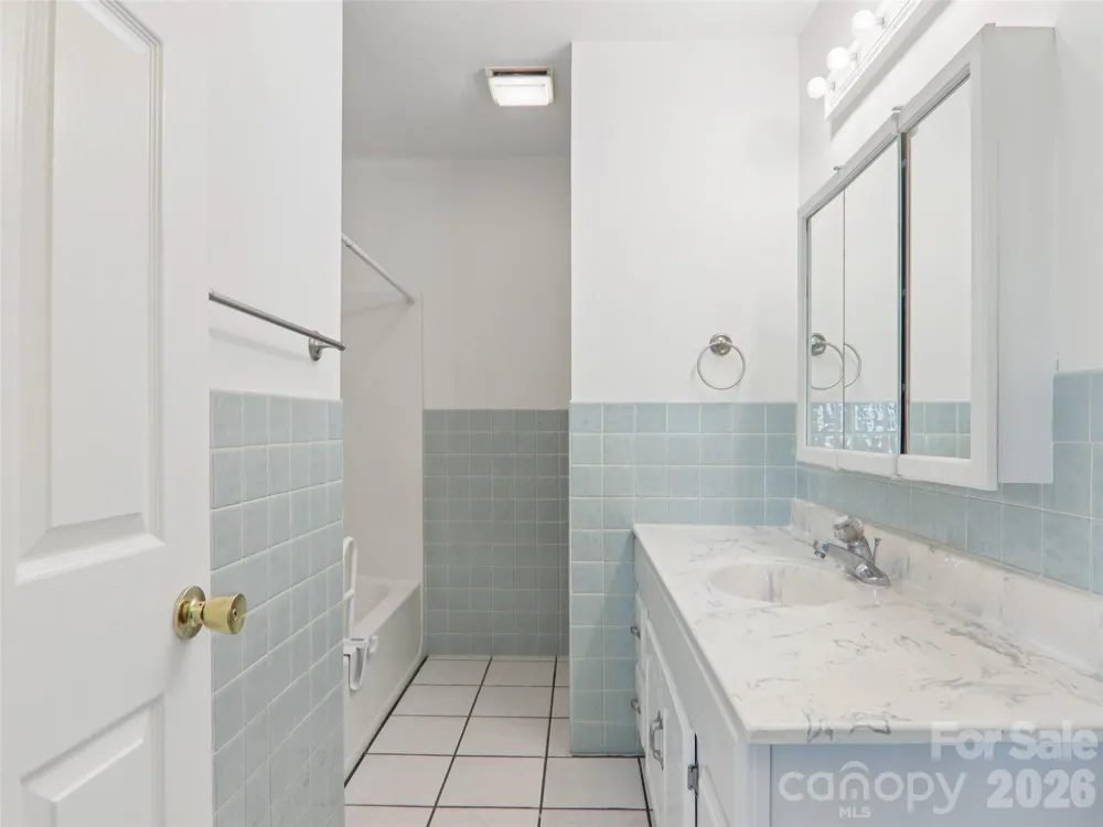 927 Ladson Road Mills River, NC 28759