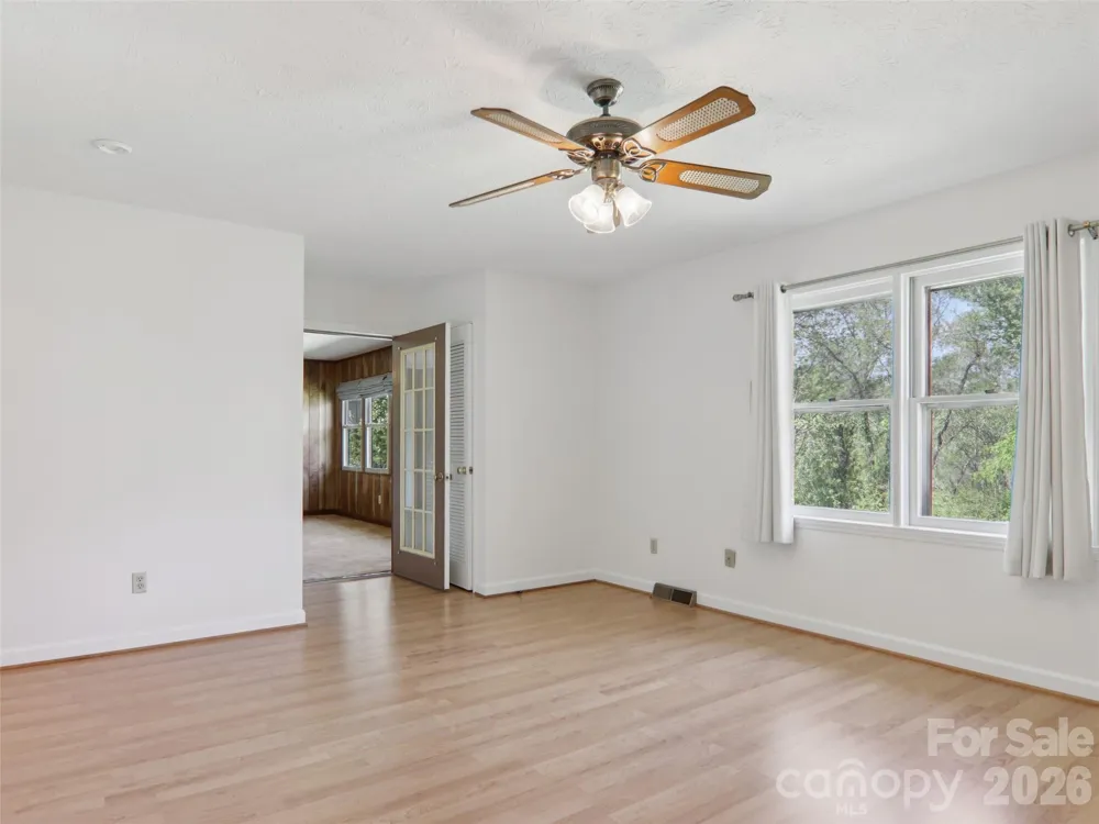 927 Ladson Road Mills River, NC 28759
