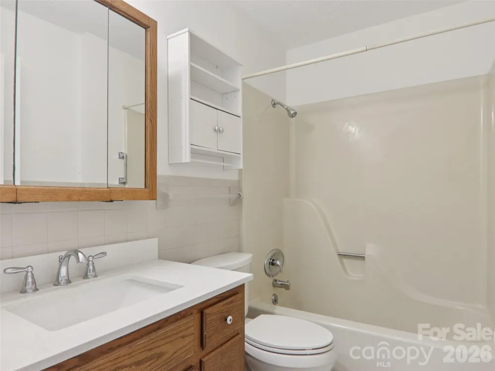 927 Ladson Road Mills River, NC 28759
