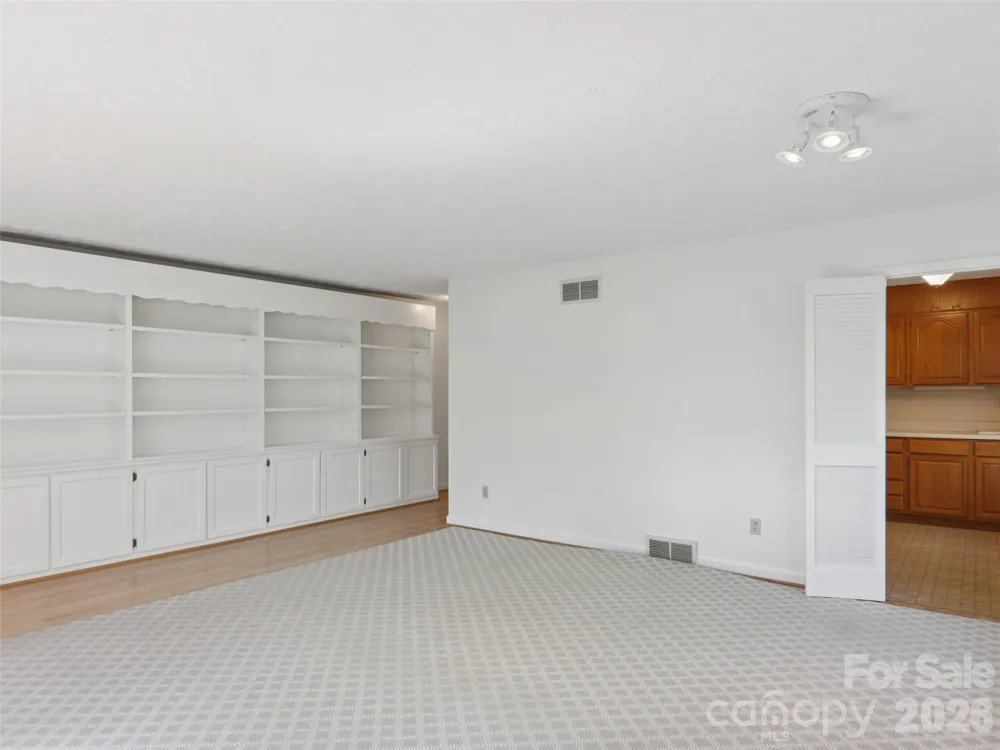 927 Ladson Road Mills River, NC 28759