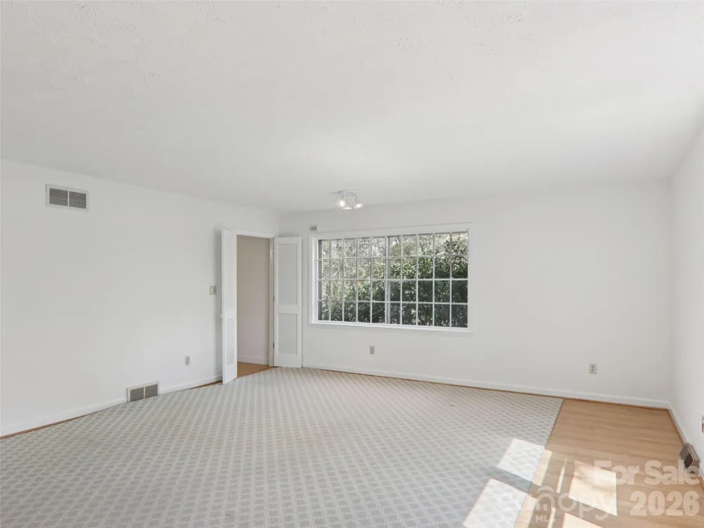 927 Ladson Road Mills River, NC 28759