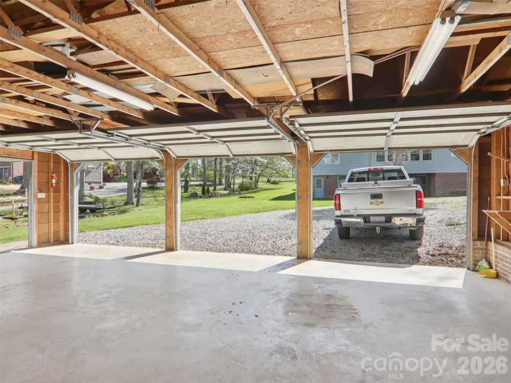 927 Ladson Road Mills River, NC 28759