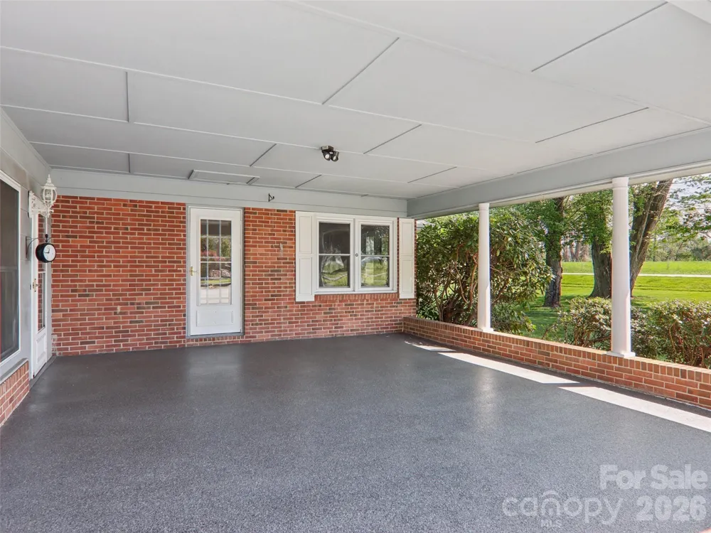 927 Ladson Road Mills River, NC 28759