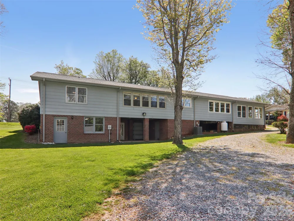 927 Ladson Road Mills River, NC 28759