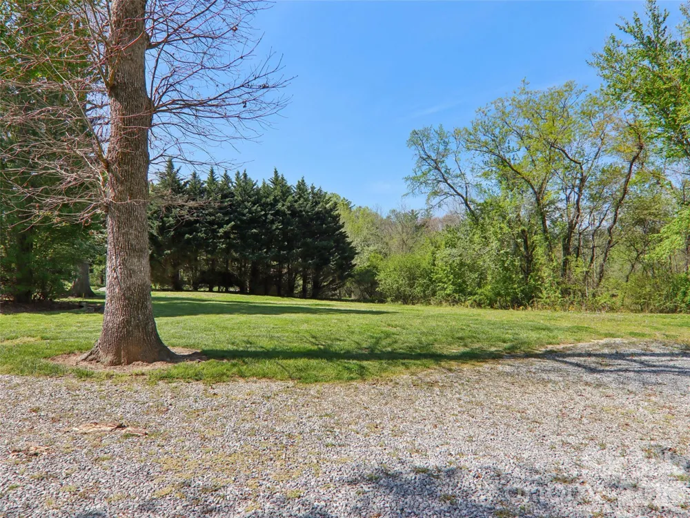 927 Ladson Road Mills River, NC 28759
