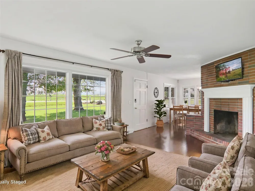 927 Ladson Road Mills River, NC 28759