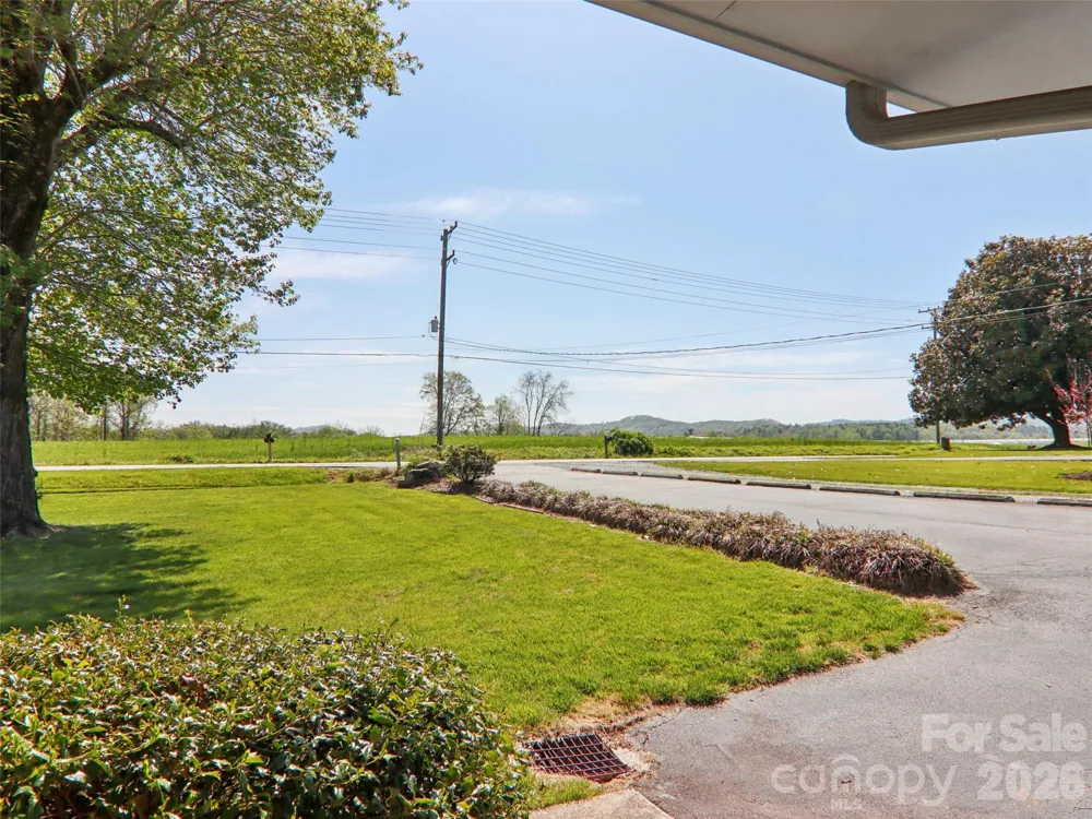 927 Ladson Road Mills River, NC 28759