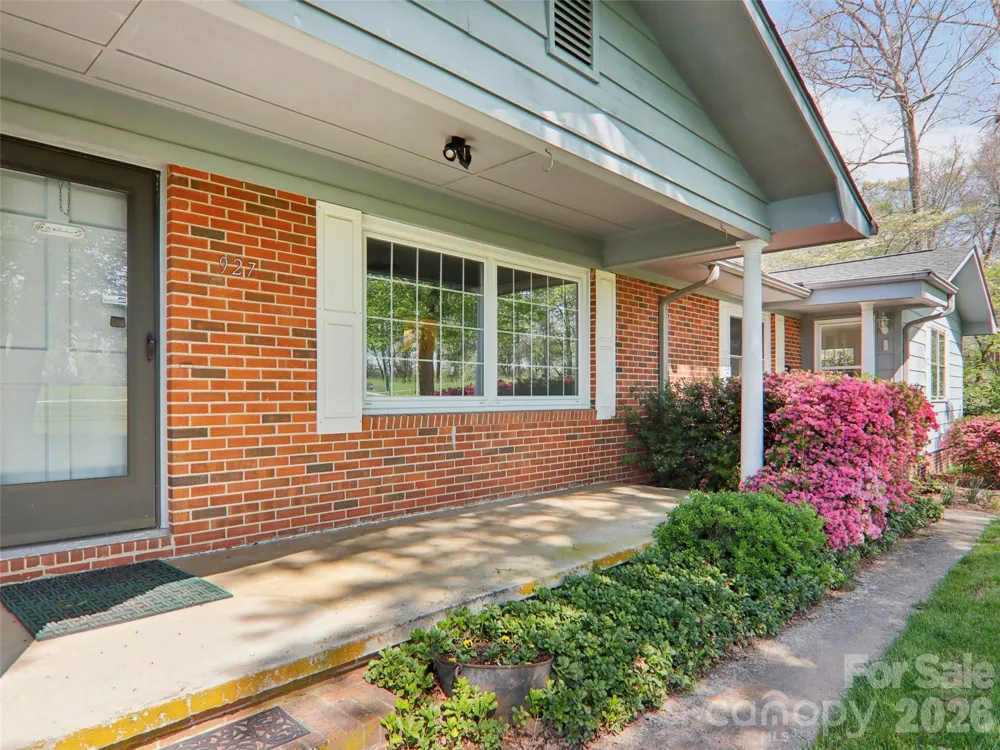 927 Ladson Road Mills River, NC 28759