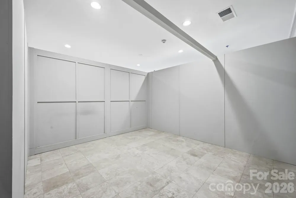 21 Battery Park Avenue #307 Asheville, NC 28801