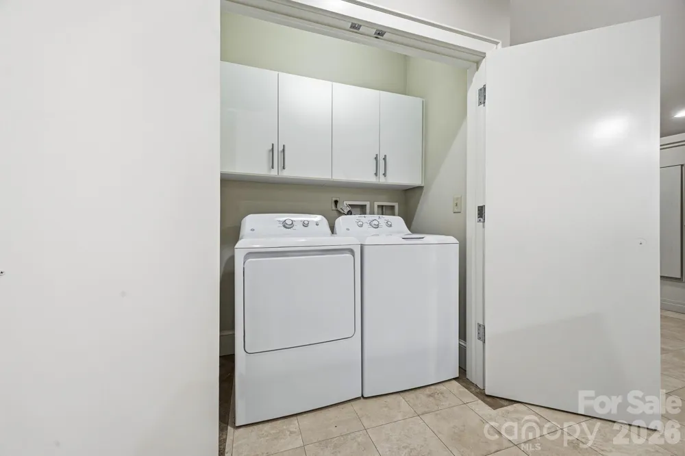 21 Battery Park Avenue #307 Asheville, NC 28801