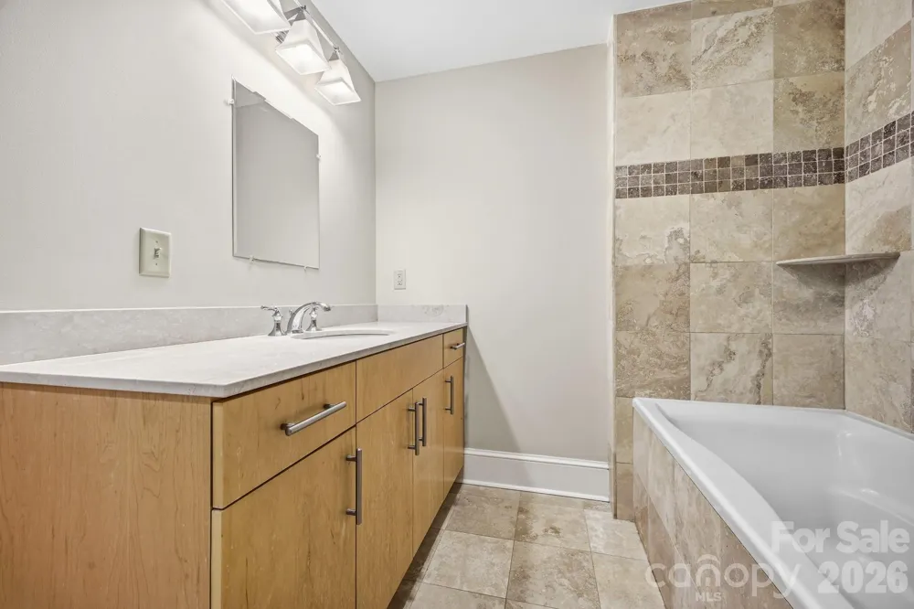 21 Battery Park Avenue #307 Asheville, NC 28801