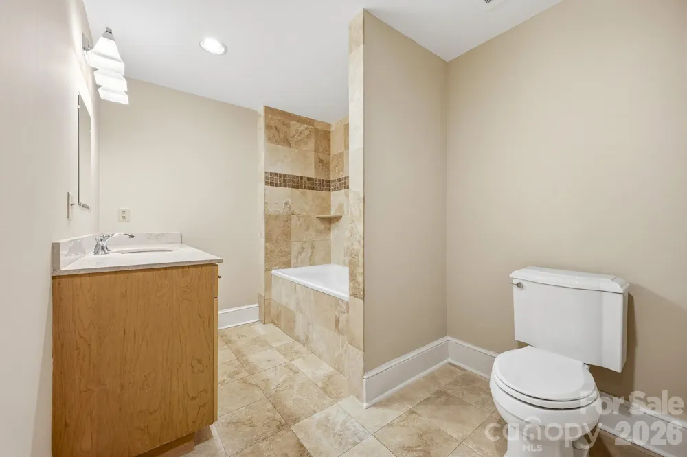 21 Battery Park Avenue #307 Asheville, NC 28801