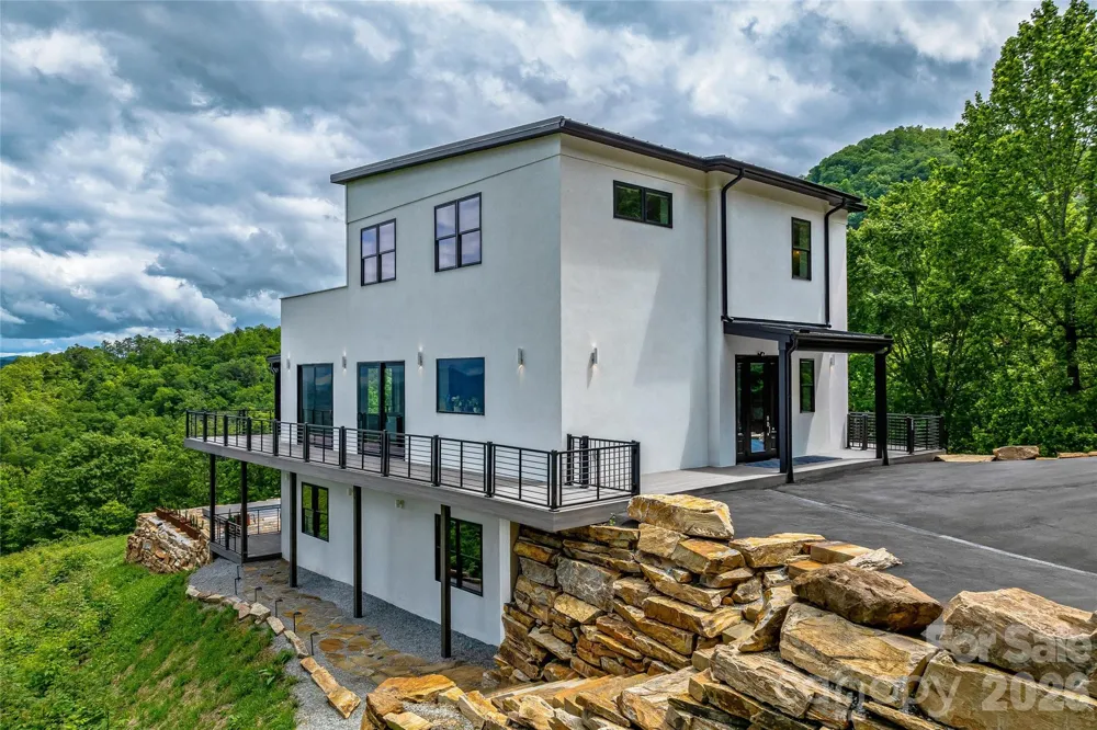 840 Fontana Trace Drive Almond, NC 28702