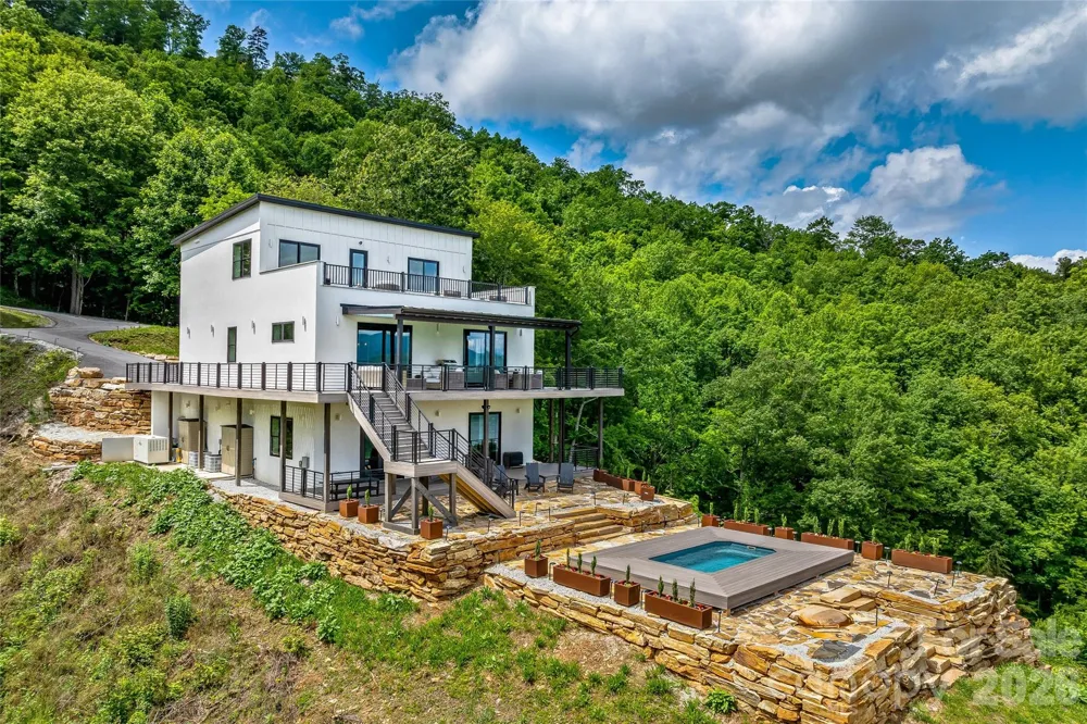 840 Fontana Trace Drive Almond, NC 28702