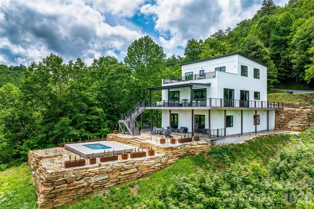 840 Fontana Trace Drive Almond, NC 28702